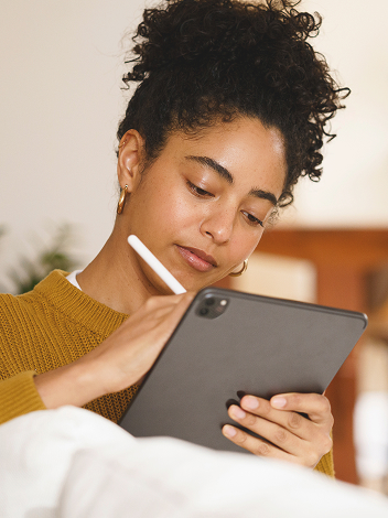 A woman use an ipad